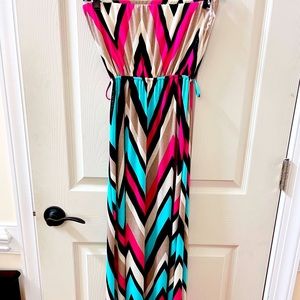 NWOT. Rue 21 maxi size small